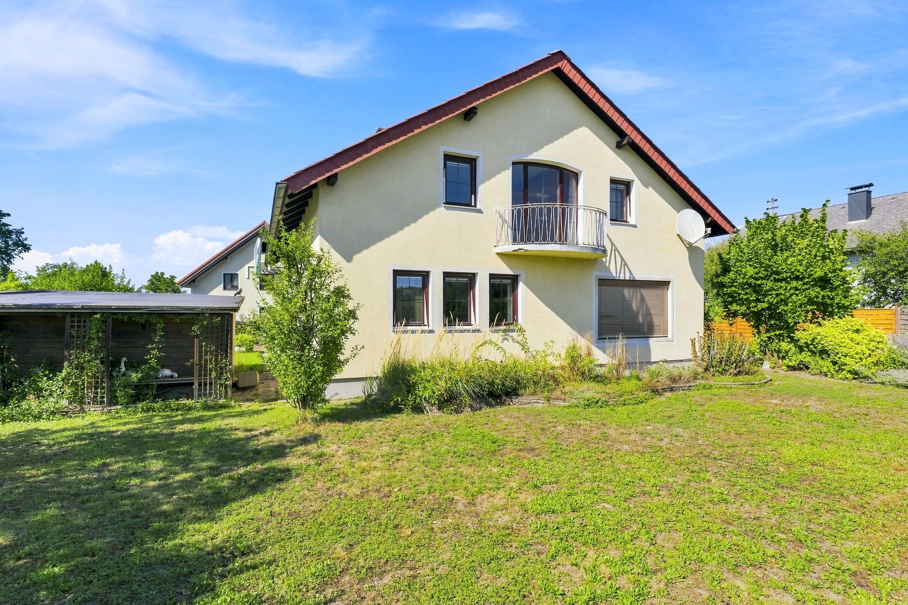 Einfamilienhaus mit Garten und Balkon